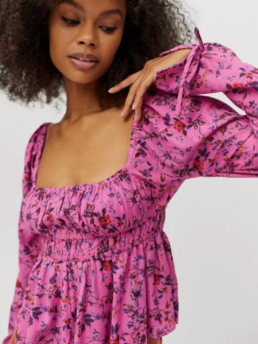 Urban Outfitters Ava Smocked Blouse pink floral Sz S
